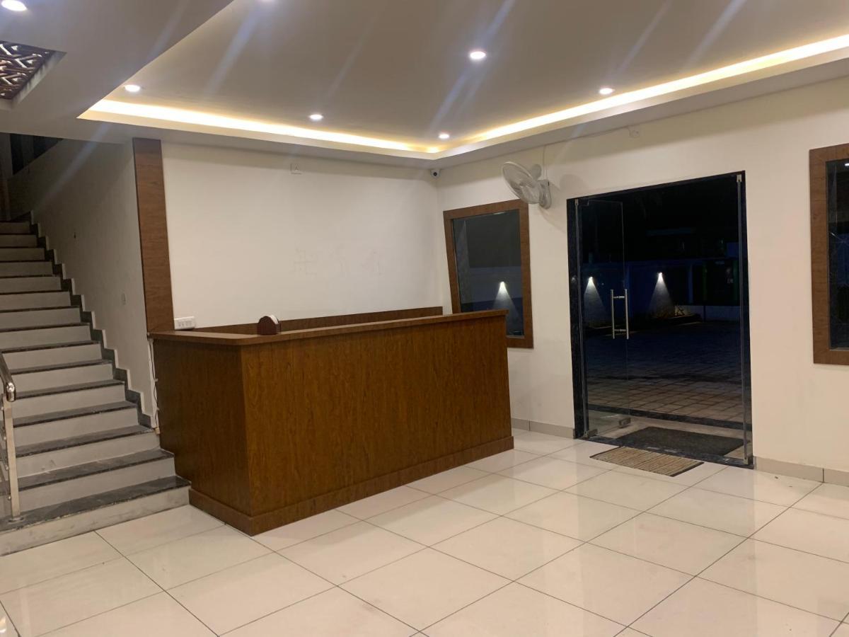 Hotel Airport City Dod Jala Экстерьер фото